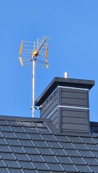 MONTAZ ANTENY NAZIEMNEJ NA OBEJMACH KOMINOWYCH MONTAZ ANTENY NAZIEMNEJ NA OBEJMACH KOMINOWYCH